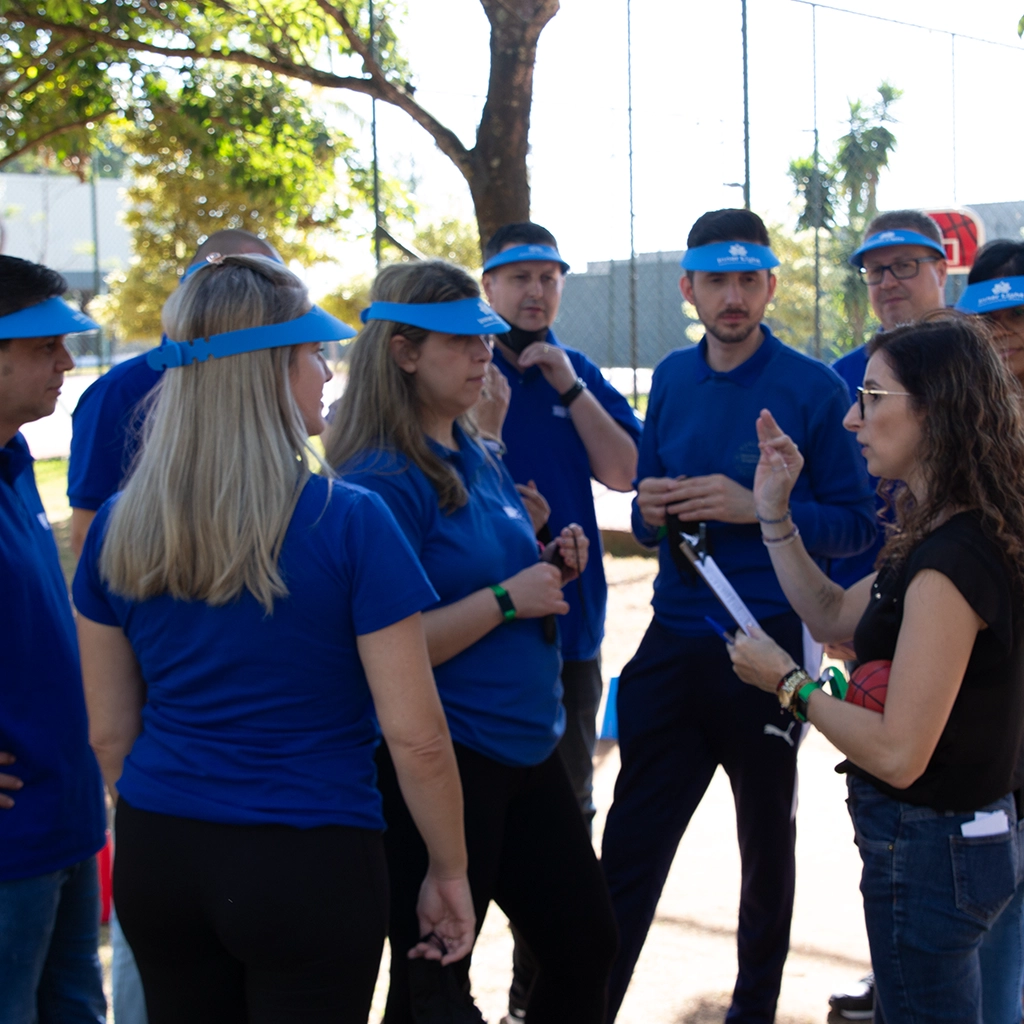 Equipe do SPC Brasil em uma dinâmica de desenvolvimento